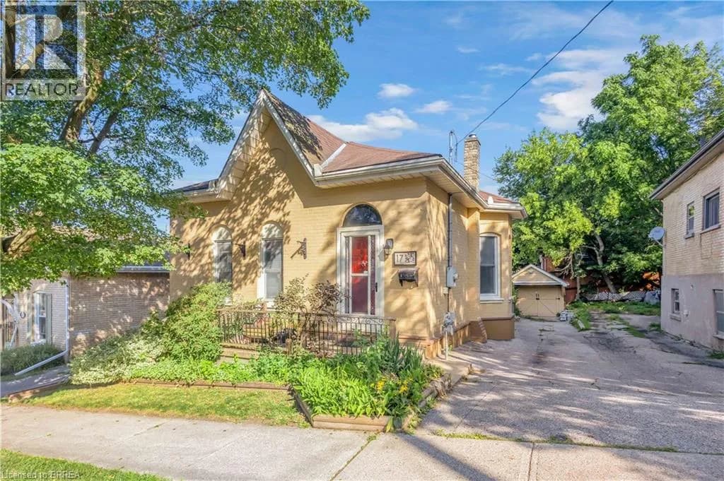 17 SCARFE Avenue — photo 3 of 40