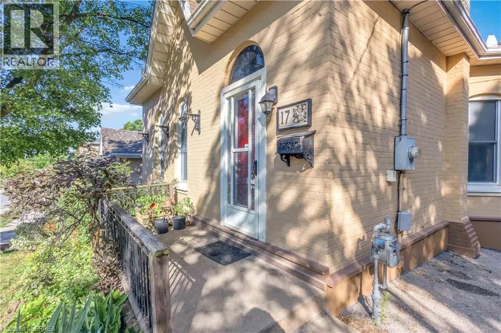 17 SCARFE Avenue — photo 5 of 40
