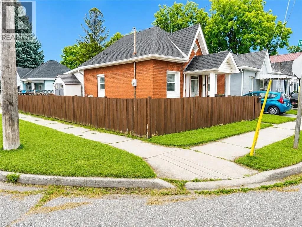 15 ESTHER Street — photo 2 of 14