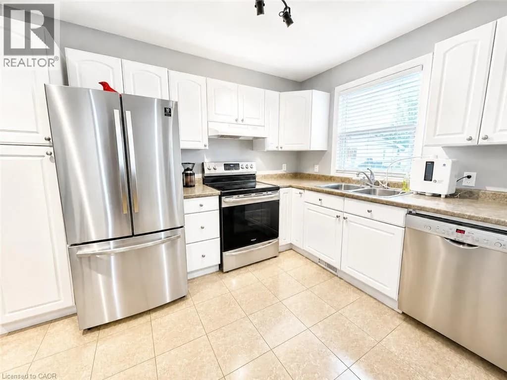 15 ESTHER Street — photo 4 of 14