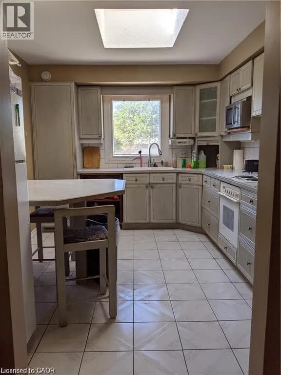 84 AMHERST Drive — photo 5 of 9