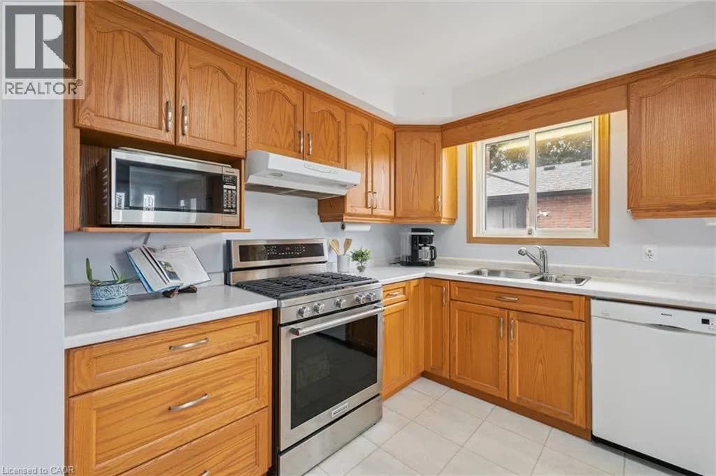 136 WOODLAWN Avenue — photo 5 of 29