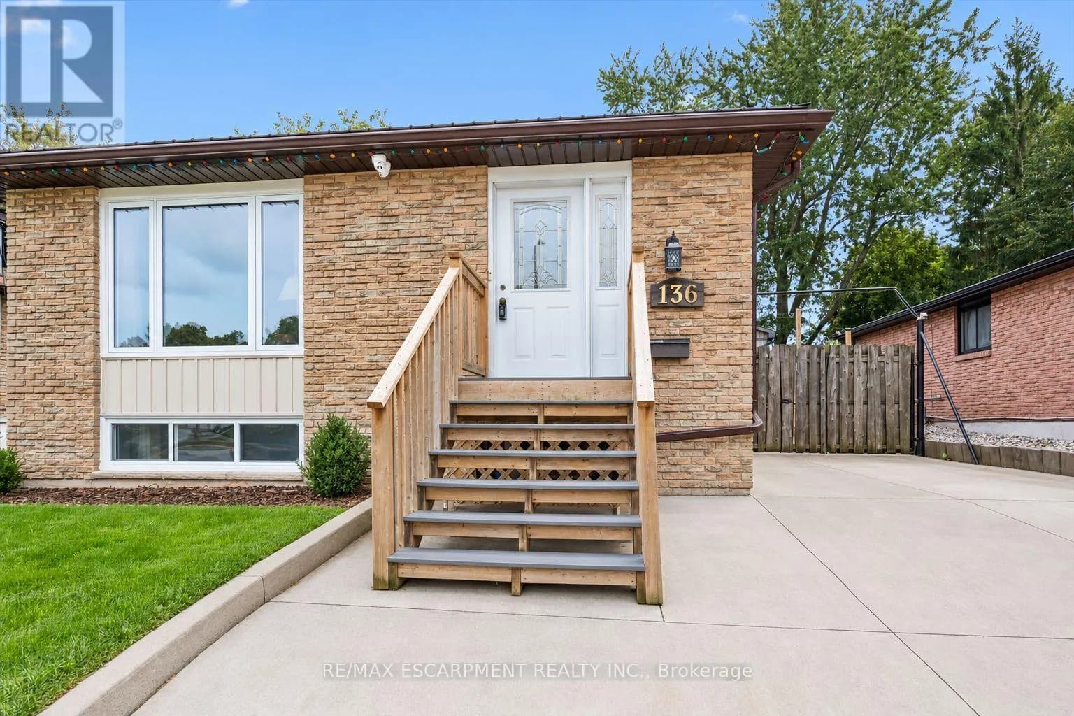 136 WOODLAWN AVENUE — photo 3 of 31