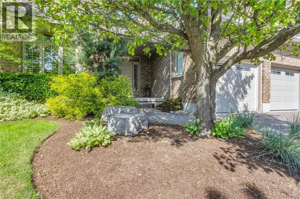 211 TERRACE WOOD Crescent — photo 5 of 49