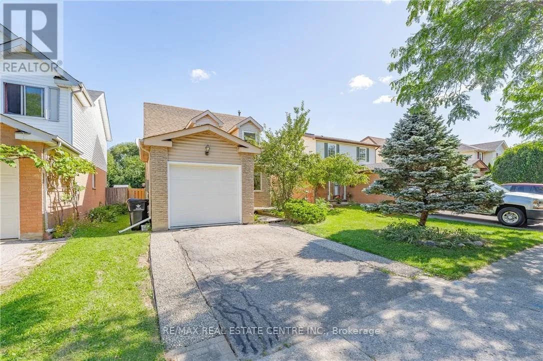 34 CAMROSE COURT — photo 3 of 46