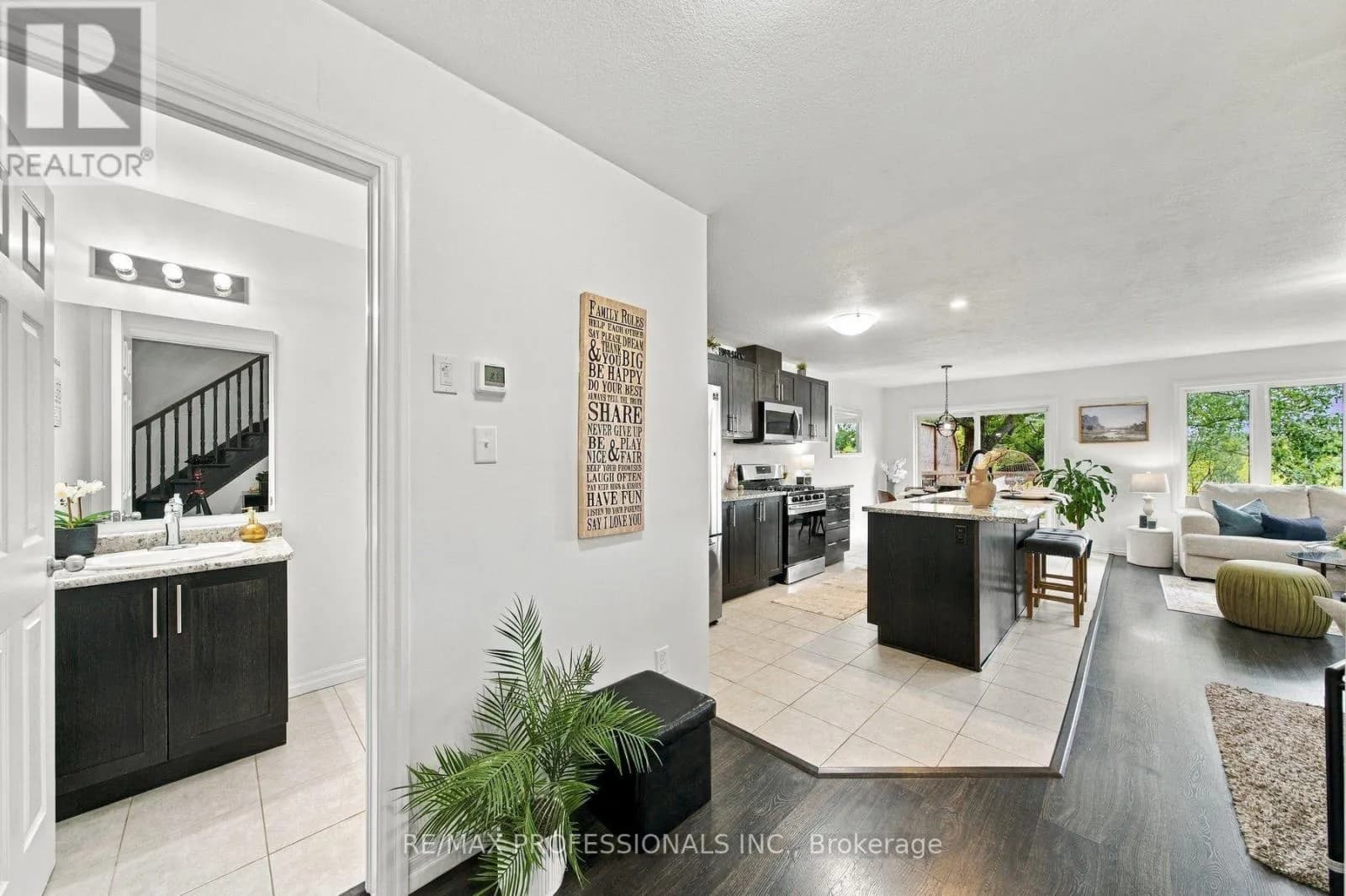 31 - 135 HARDCASTLE DRIVE — photo 4 of 30