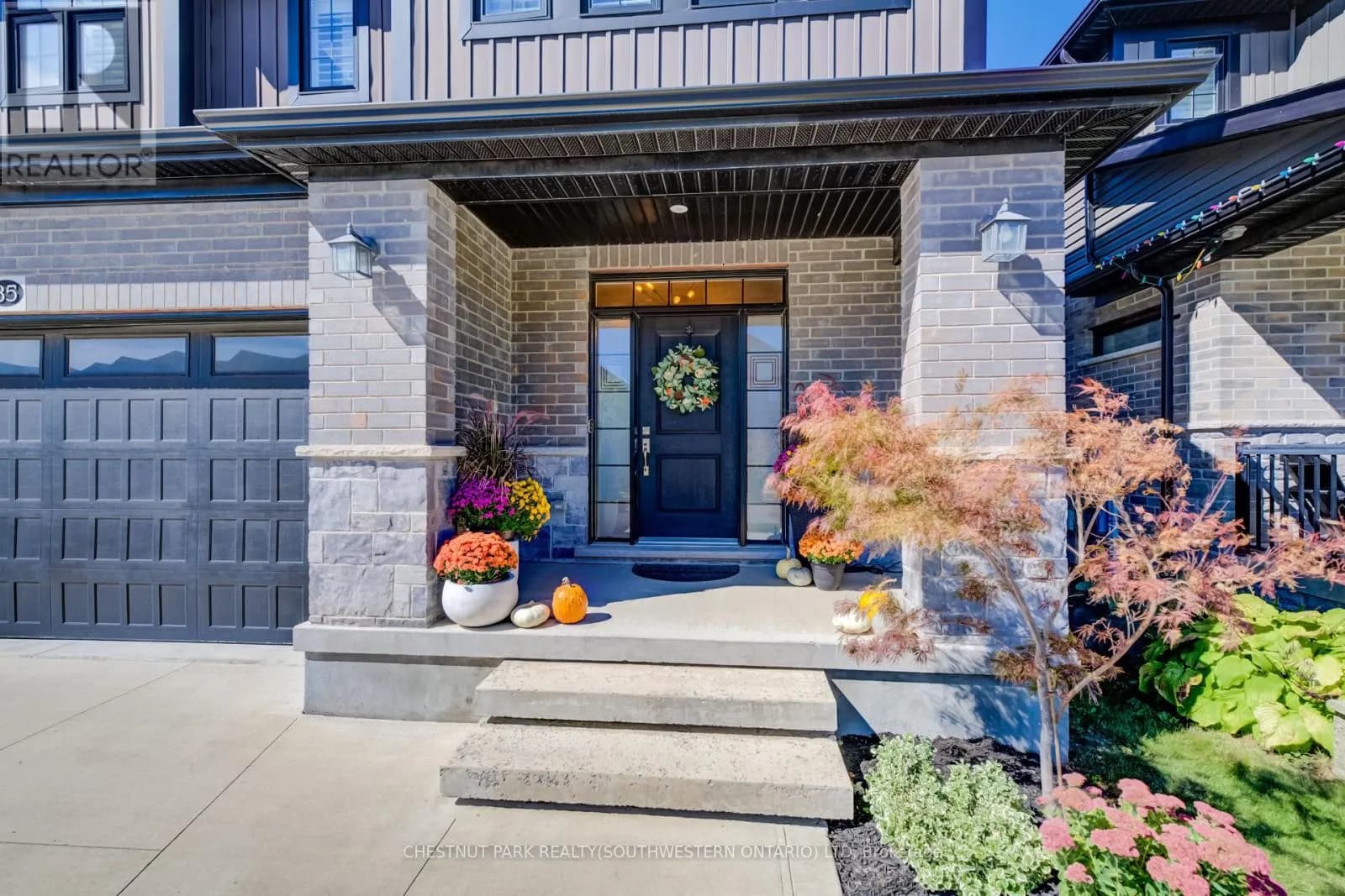 35 GREYHAWK STREET — photo 4 of 43