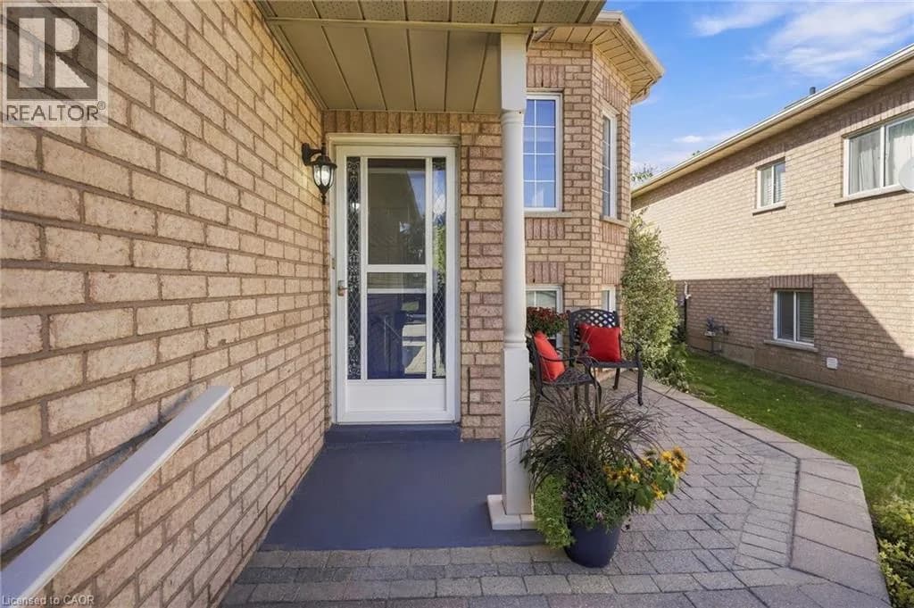 15 DALRYMPLE Drive — photo 3 of 44
