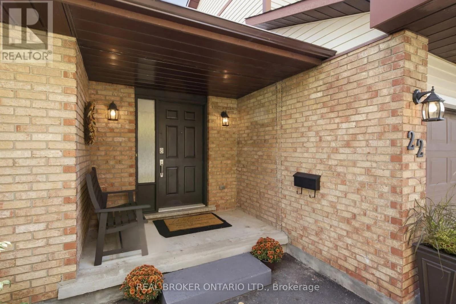 22 RIPLEY CRESCENT — photo 3 of 50