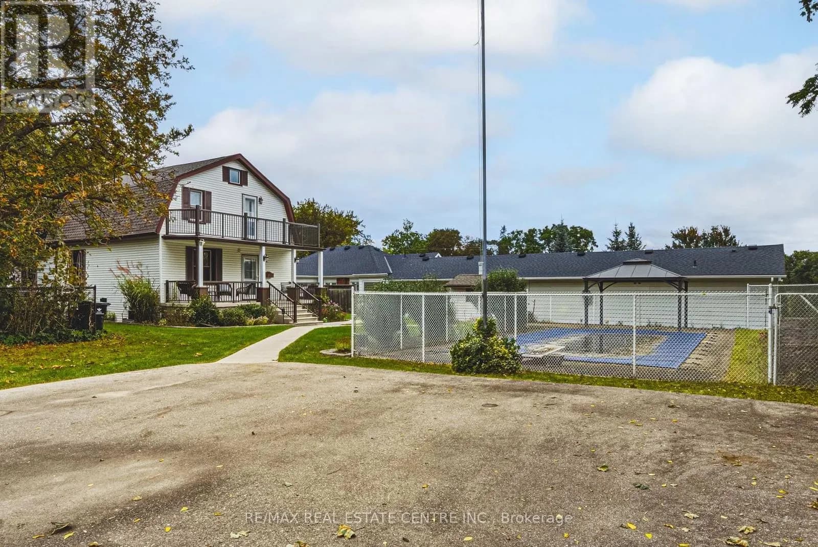950 HAMILTON STREET — photo 4 of 40