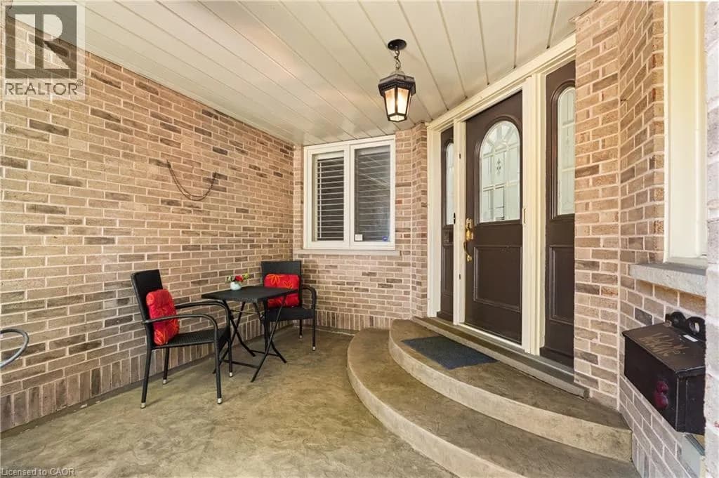 648 BAYHAMPTON Crescent — photo 4 of 50