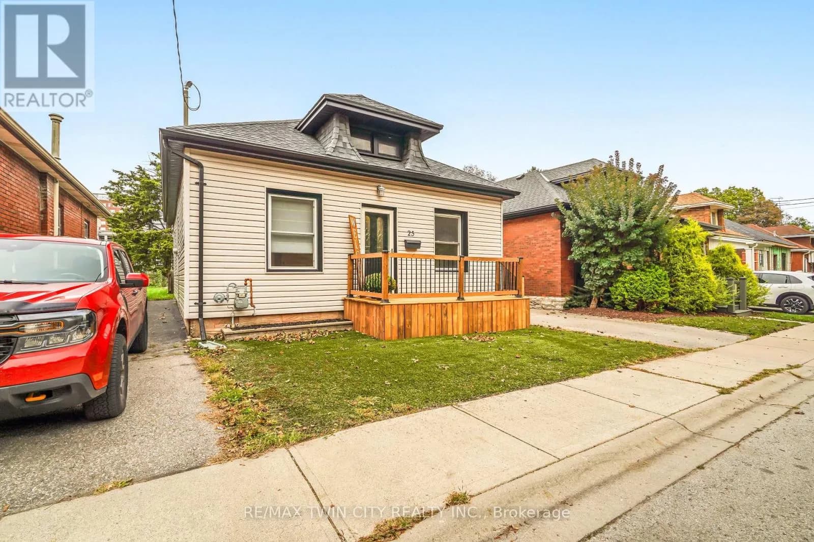 25 ALONZO STREET — photo 2 of 41