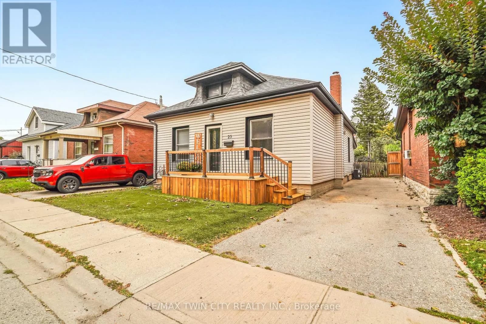 25 ALONZO STREET — photo 3 of 41