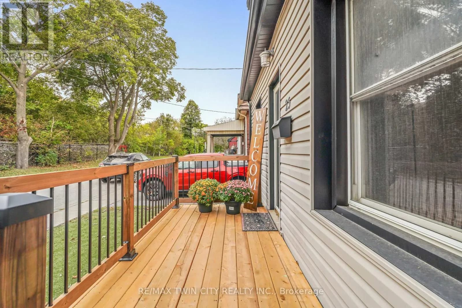 25 ALONZO STREET — photo 4 of 41