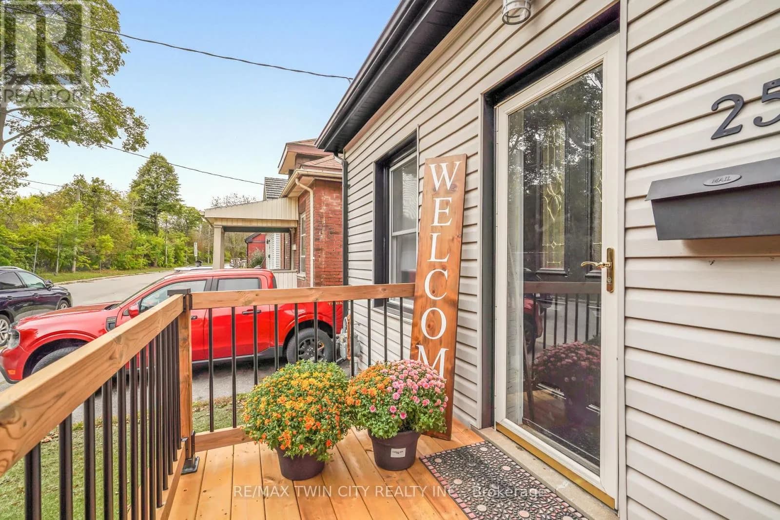 25 ALONZO STREET — photo 5 of 41