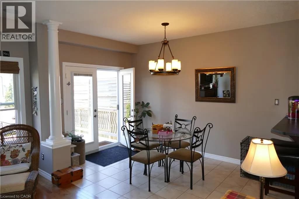 466 SIENNA Crescent — photo 3 of 18