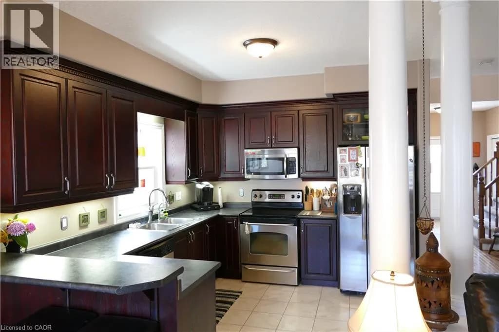 466 SIENNA Crescent — photo 4 of 18