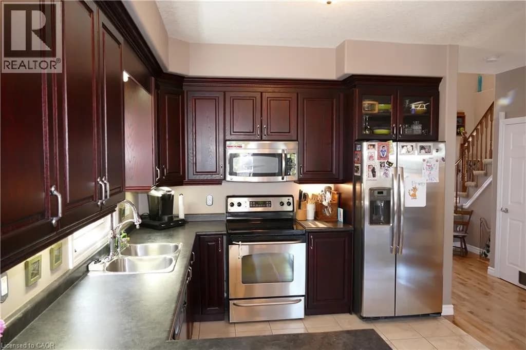 466 SIENNA Crescent — photo 5 of 18