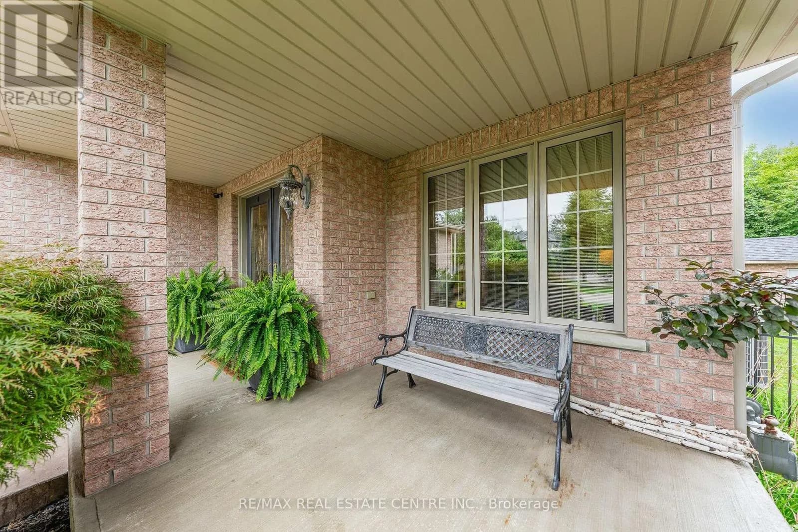 52 ARCHWOOD CRESCENT — photo 4 of 50