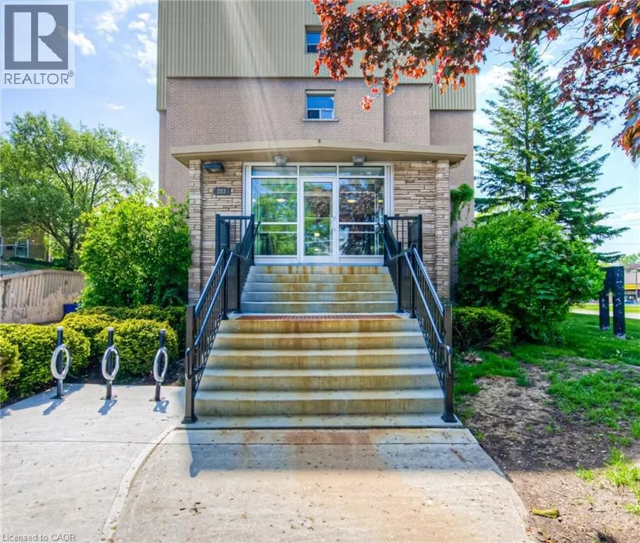 283 FAIRWAY Road N Unit# 501 — photo 4 of 28