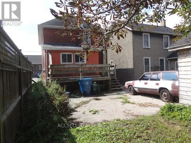 108 SHAKESPEARE STREET — photo 3 of 11