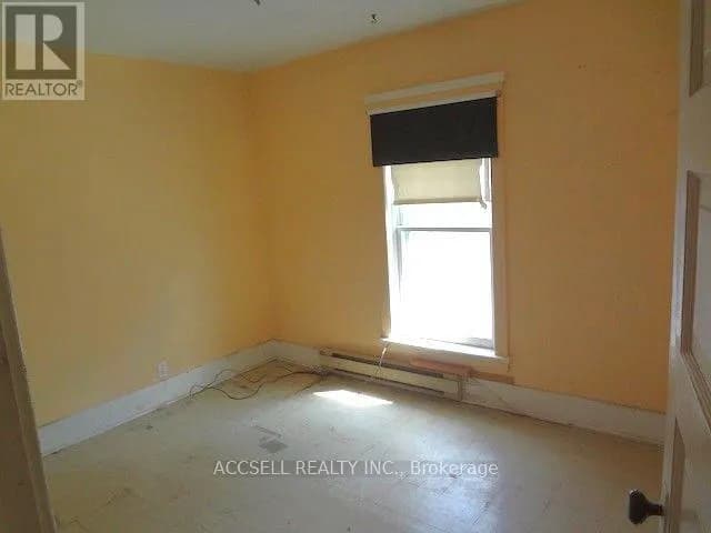 108 SHAKESPEARE STREET — photo 5 of 11
