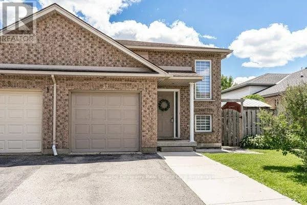 127 WALSH CRESCENT — photo 1 of 42