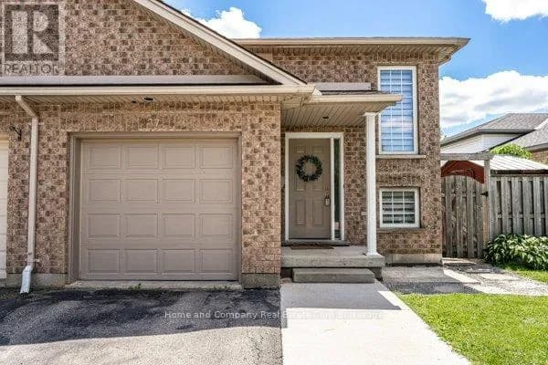 127 WALSH CRESCENT — photo 2 of 42