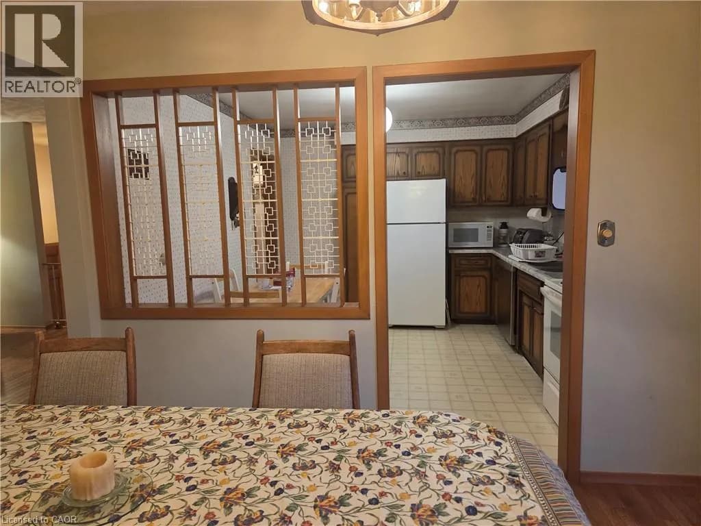 410 LAKEVIEW Drive — photo 3 of 25