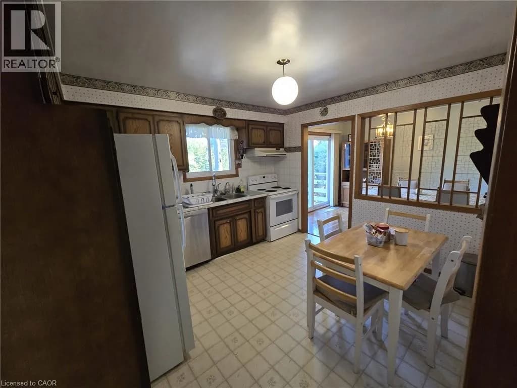 410 LAKEVIEW Drive — photo 4 of 25