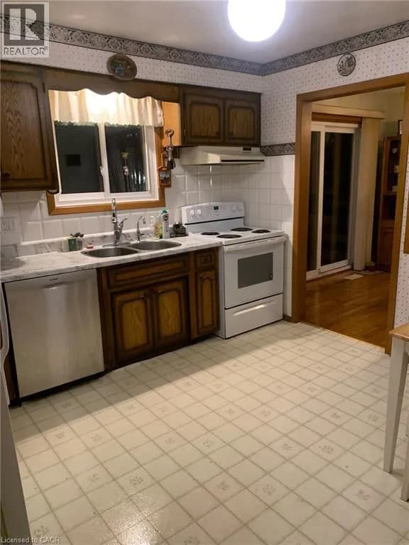 410 LAKEVIEW Drive — photo 5 of 25