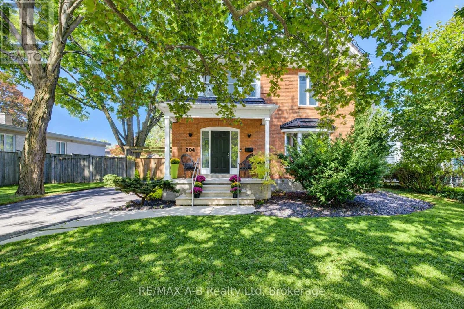 204 DELAMERE AVENUE — photo 2 of 49
