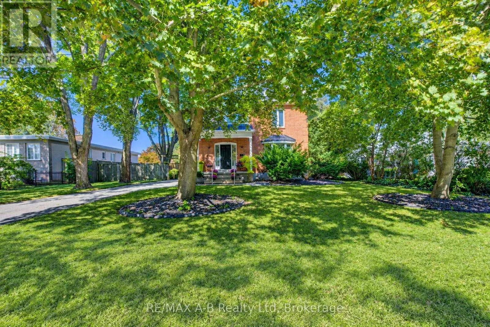 204 DELAMERE AVENUE — photo 4 of 49