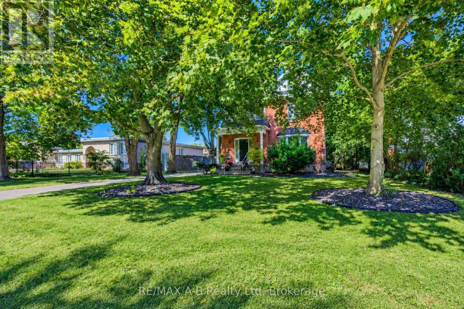 204 DELAMERE AVENUE — photo 5 of 49