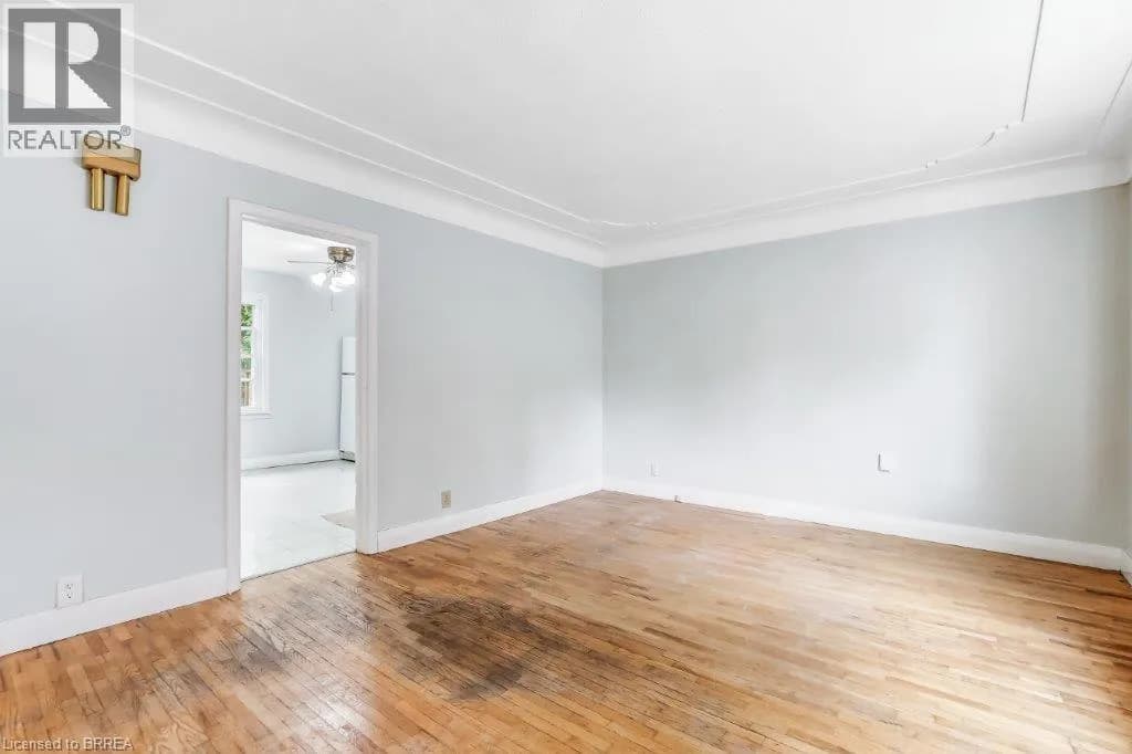 25 HENRY Street — photo 4 of 33