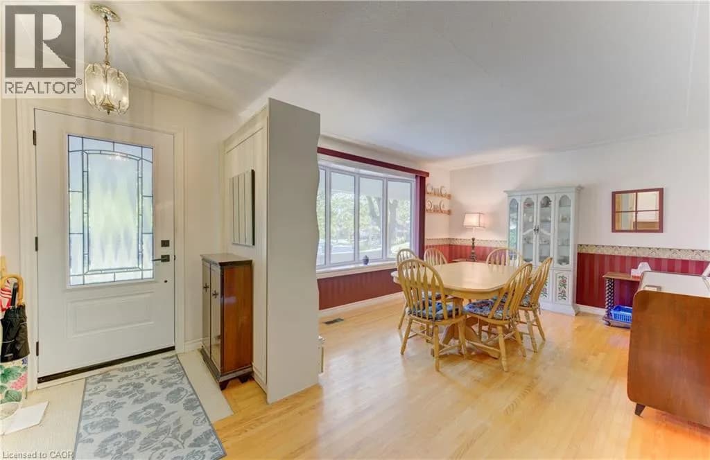 95 UPLANDS Drive — photo 3 of 32