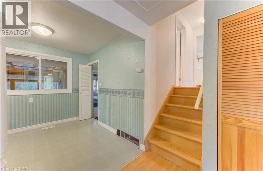 95 UPLANDS Drive — photo 5 of 32