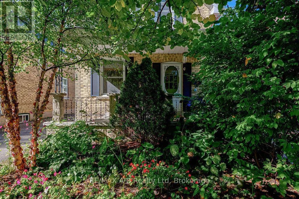 54 MCNAB STREET S — photo 4 of 45