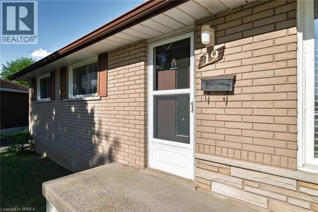 19 GILLRIE Court — photo 4 of 36