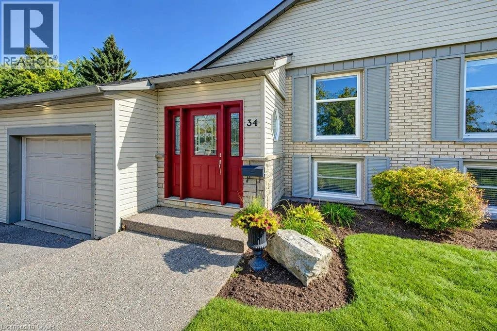 34 WAYNE Drive — photo 3 of 42