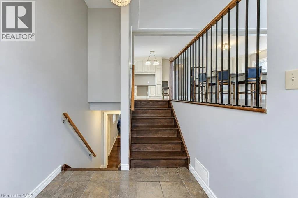 34 WAYNE Drive — photo 5 of 42