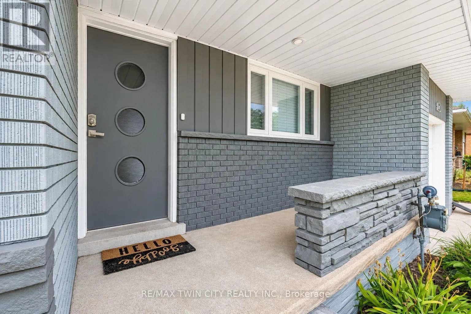 106 KENNETH AVENUE — photo 3 of 48