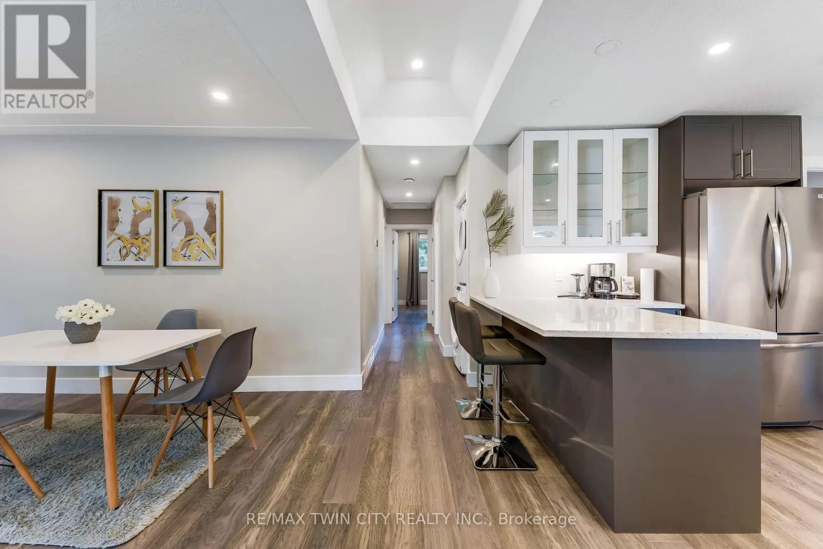 106 KENNETH AVENUE — photo 4 of 48