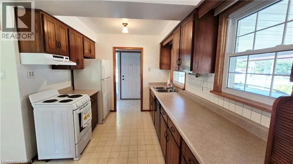 627 KRUG Street — photo 3 of 10