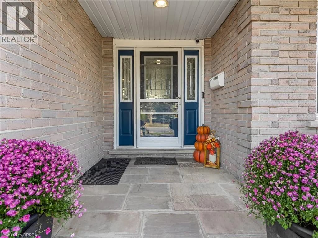 42 EMIDIO Crescent — photo 3 of 50