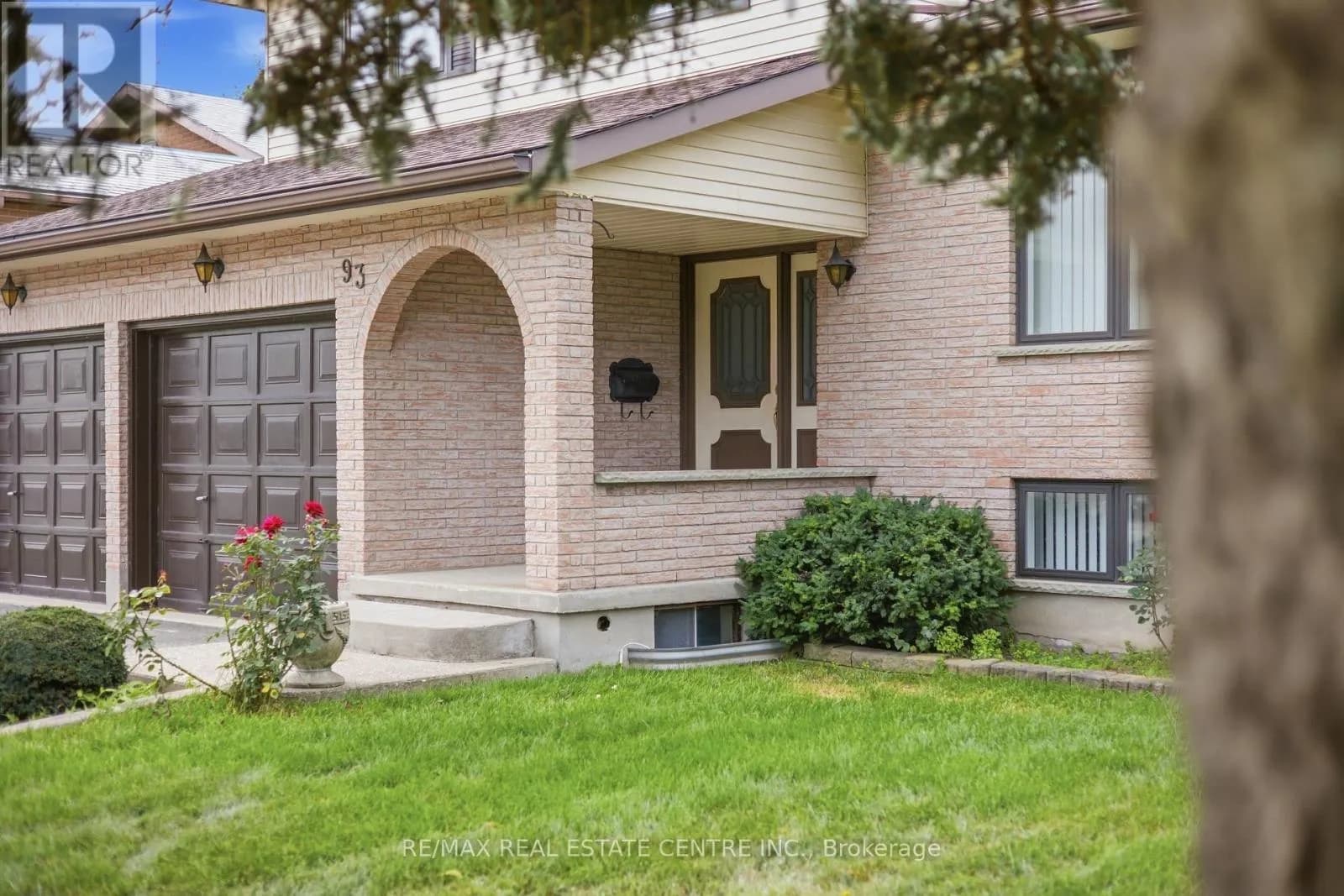 93 OLD CHICOPEE DRIVE — photo 4 of 49