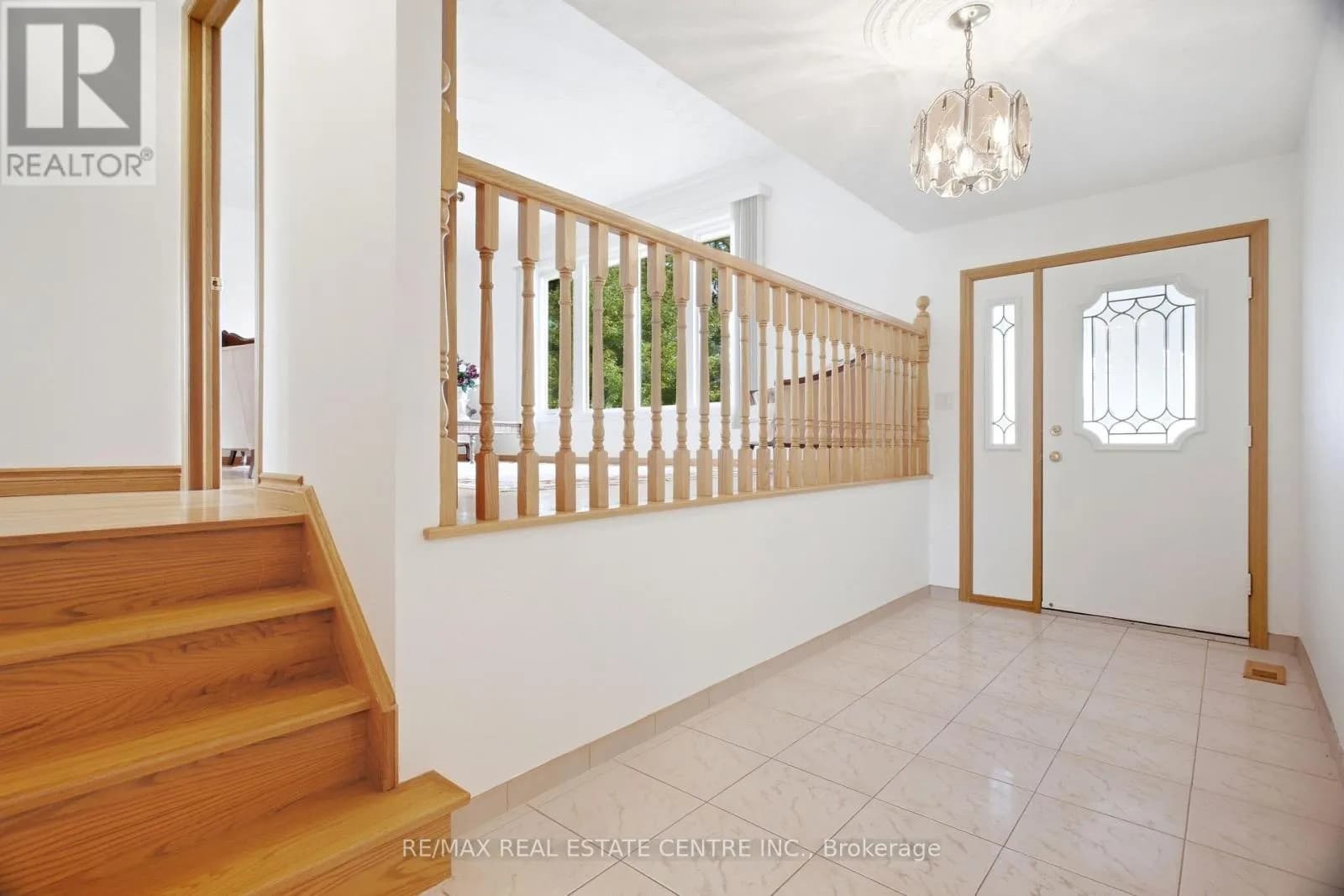 93 OLD CHICOPEE DRIVE — photo 5 of 49