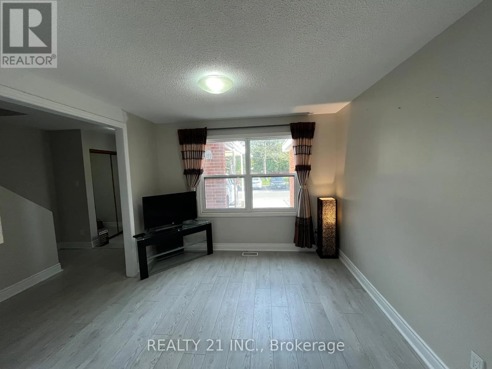 2 - 405 KEATS WAY — photo 2 of 25