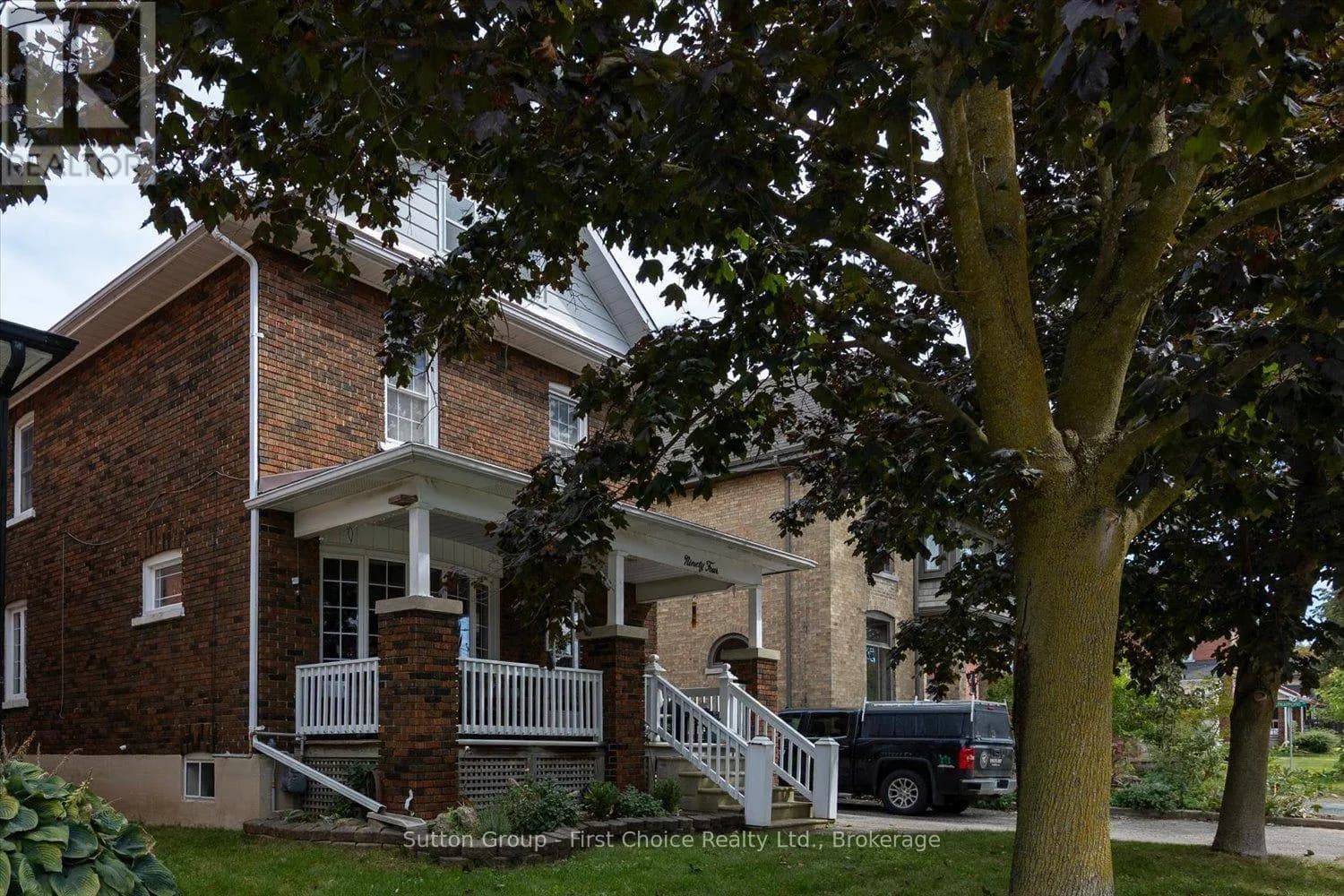 94 CAMBRIA STREET — photo 2 of 47