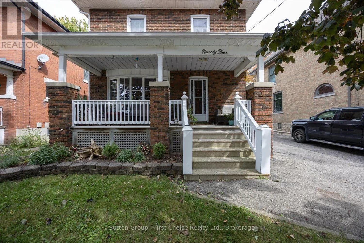 94 CAMBRIA STREET — photo 4 of 47